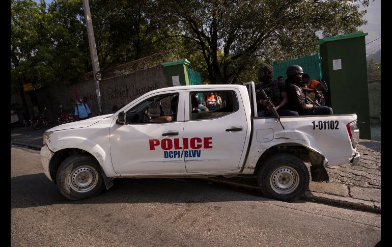 Según fuentes, miembros de una banda armada irrumpieron en el colegio de secundaria para intentar hacer un secuestro. EFE/O. Barría