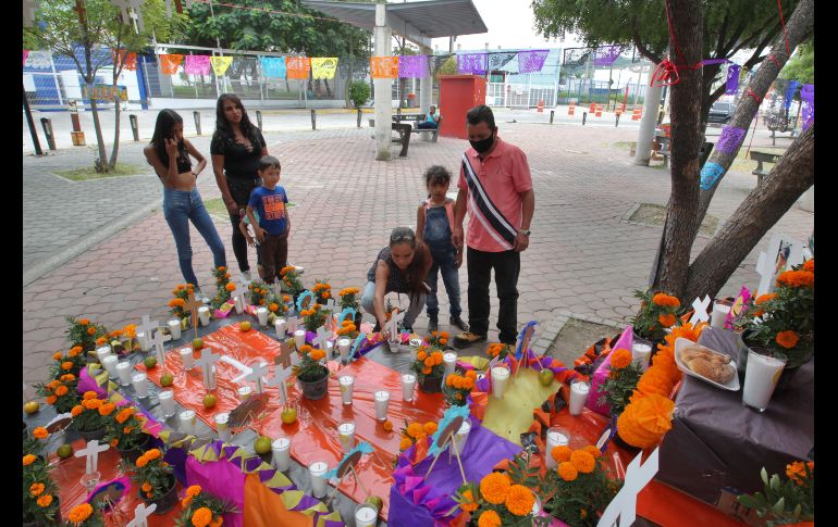 El altar se instala para recordar y pedir justicia por los miles de desaparecidos en el estado. EL INFORMADOR/A. Camacho