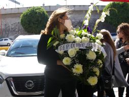 Decenas de personas acudieron a la funeraria Gayosso Santa Mónica, en el Estado de México, para despedir al actor. SUN/G. Espinosa
