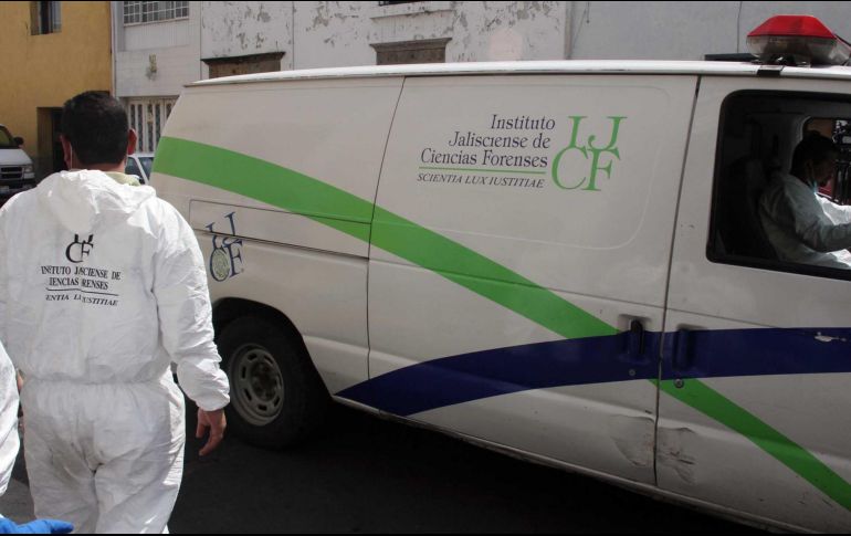 Personal del Instituto Jalisciense de Ciencias Forenses fue el encargado del levantamiento de las bolsas y otros indicios para trasladarlos a sus instalaciones y determinar con exactitud el contenido de las mismas. NTX/ARCHIVO