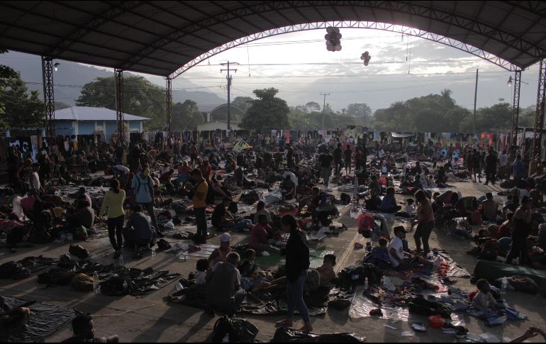 Miles de migrantes están decididos a llegar a la capital para pedir que regularicen su condición migratoria; han rechazado los acuerdos previos con las autoridades, pues dicen que no respetan sus derechos. EFE/J. Blanco