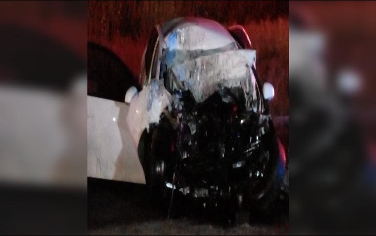 El accidente ocurrió la noche de ayer sábado en el kilómetro 22 de la carretera a Chapala. ESPECIAL /