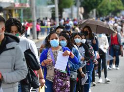 Las autoridades atribuyen el porcentaje faltante para llegar al 100 % a personas que no pudieron acudir en el día programado o que se vacunaron en Estados Unidos, pero los expertos advierten que falta mucho para concluir la vacunación. SUN / ARCHIVO