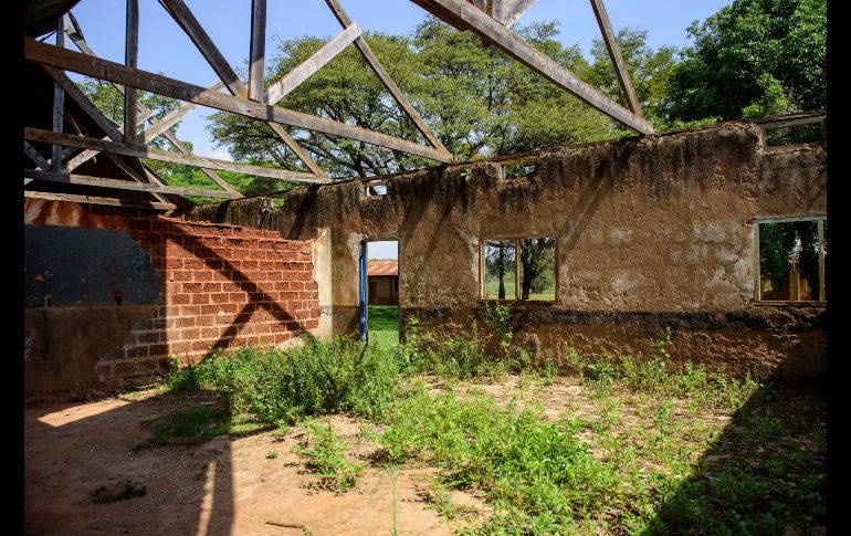 Durante la pausa, algunos estudiantes se casaron. Otros lidian con embarazos no deseados, mientras que otros más encontraron trabajo. AP/N. Bamulanzeki
