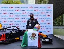 Ni el ensordecedor sonido de los fanáticos en el Foro Sol a favor del piloto mexicano puede eliminar los retos que presenta la pista del Autódromo Hermanos Rodríguez. EL INFORMADOR / P. Gallardo