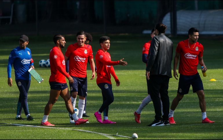 Poco antes de que platicaran con los jugadores, Amaury y Ricardo Peláez se reunieron en solitario con Marcelo Michel Leaño, entrenador interino que solo ha conseguido un triunfo en siete partidos. IMAGO7