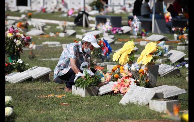 En los 15 cementerios de Zapopan se habían registrado 10 mil 620 visitas la mañana de este martes. ESPECIAL/Ayuntamiento de Zapopan