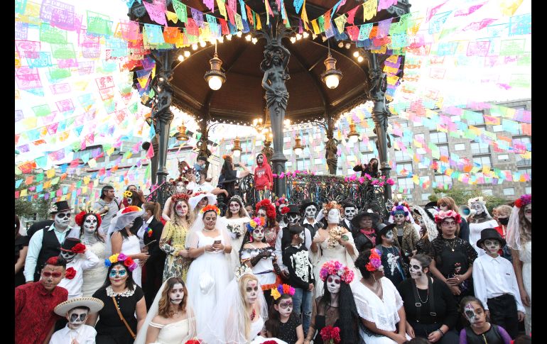 Participantes en Plaza de Armas. EL INFORMADOR/A. Camacho