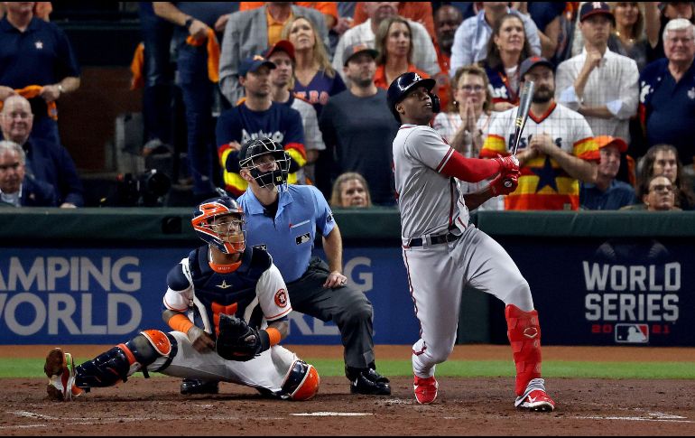 El bateador designado cubano Jorge Soler pegó jonrón bueno para tres carreras en la tercera entrada, y encendió la pólvora de Atlanta ante Houston. AFP / T. Pennington