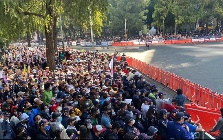 El evento que se lleva a cabo en Paseo de la Reforma, en el tramo de la Diana Cazadora al Ángel de la Independencia, se llenó desde varios minutos antes de que iniciara. SUN / A. Chávez