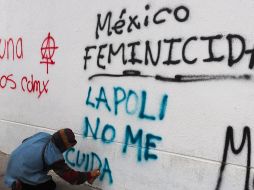 En redes sociales los usuarios horrorizados y enfurecidos, reclamaron al evento y sus organizadores, la falta de empatía y la promoción de la violencia hacia las mujeres, en un país que normaliza los feminicidios al grado de convertirlos en chistes y decoración. EFE / ARCHIVO