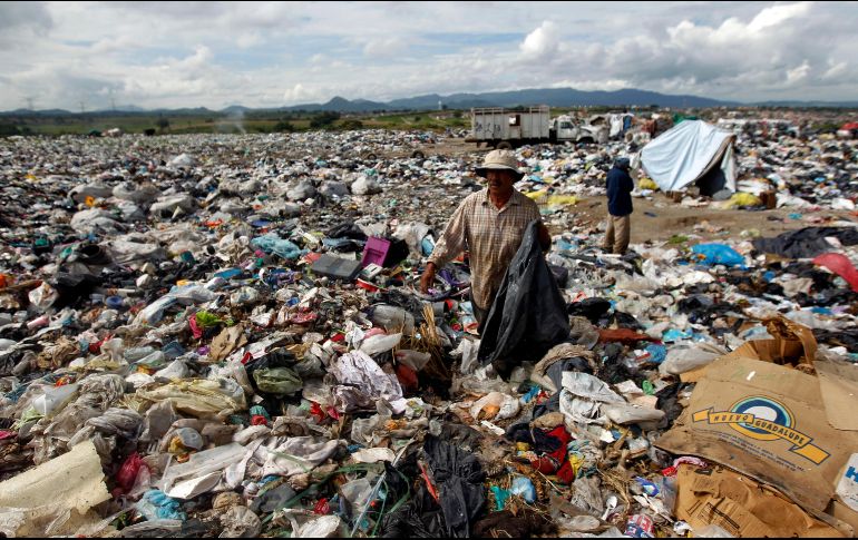 Tan sólo en CDMX, esta nueva ley impactará a 100 mil trabajadores informales y sus familias que trabajan por pepenadores, recicladores y chatarreros. EL INFORMADOR/ARCHIVO