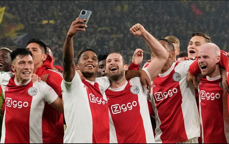 FIESTA. Con 4 victorias en 4 partidos, Ajax llegó a 12 puntos y selló su boleto a Octavos de Final. AP/M. MEISSNER