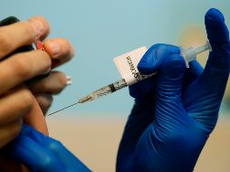 El familiar que registre a la o el menor de edad con vulnerabilidad que recibirá la vacuna podrá elegir el hospital más cercano para la aplicación del fármaco. AP/D. Zalubowski