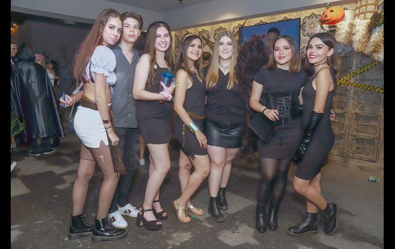 Valeria Pulido, Arturo Del Vivar, Samantha Sánchez, Lorena Breceda, Majo Barragán, Ana Pau y Sofia Martínez  GENTE BIEN JALISCO / CLAUDIO JIMENO