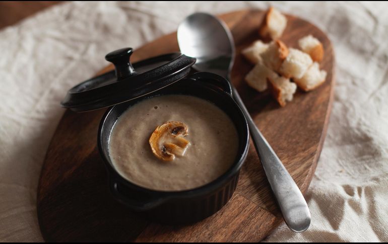 Crema de champiñones. ESPECIAL/Photo by Dmitry Kovalchuk on Unsplash.