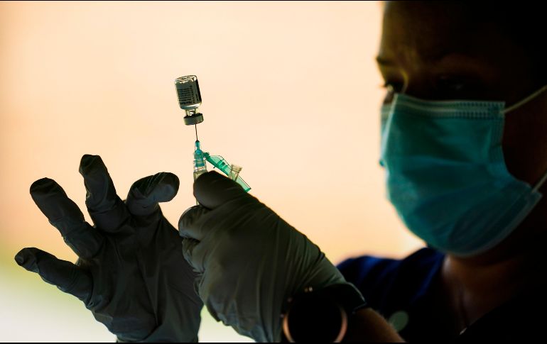 La OMS pide a los países europeos tomar medidas ante la nueva ola de casos COVID-19, pese a ser una de las regiones con tasas más altas de vacunación. AP / ARCHIVO