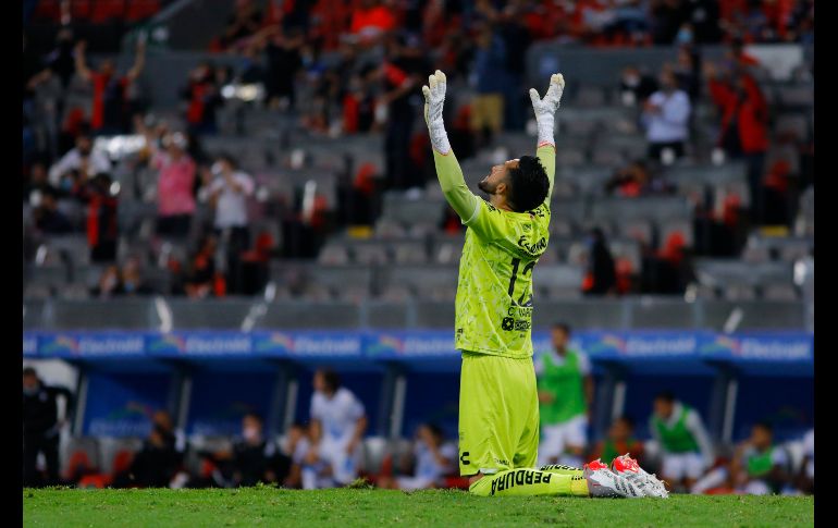 FIGURA. Si hay un culpable del gran torneo de Atlas, ese es Camilo Vargas. Hoy sin mucho trabajo, impidió un autogol que habría sido catastrófico para los Rojinegros. IMAGO7