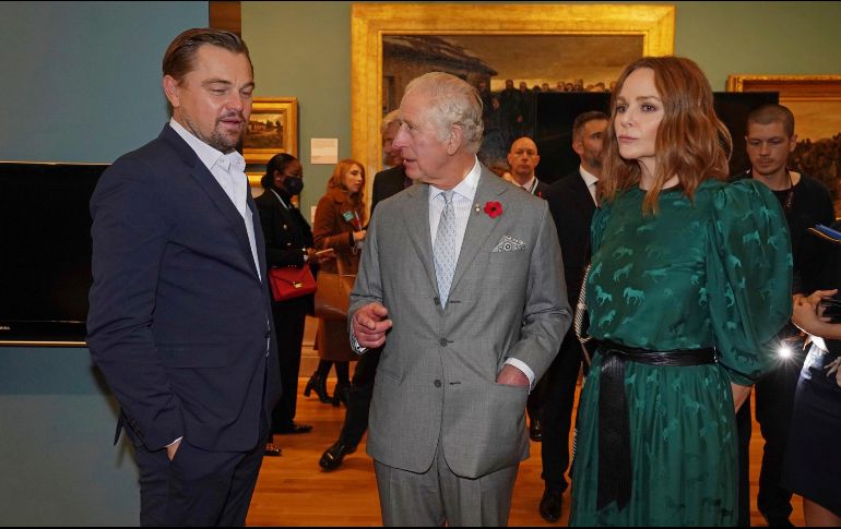 Leonardo DiCaprio, el príncipe Carlos y Stella McCartney. AP/O. Humphreys