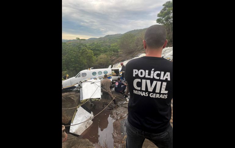 La avioneta, modelo Beech Aircraft, se precipitó sobre la región serrana de Caratinga, en el interior del estado de Minas Gerais, Brasil. AFP / MINAS GERAIS CIVIL POLICE