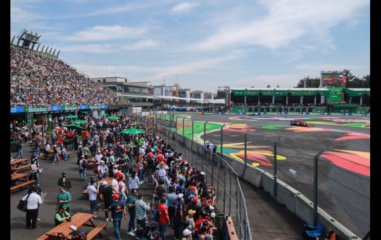 ESPECTACULAR. El primer día de actividades contó con la presencia de casi 100 mil aficionados. CORTESÍA/MÉXICO GP