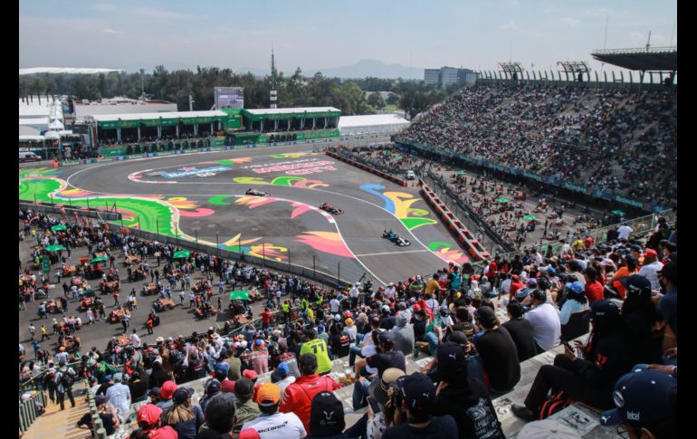 ESPECTACULAR. El primer día de actividades contó con la presencia de casi 100 mil aficionados. CORTESÍA/MÉXICO GP