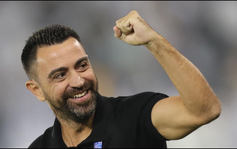 VUELVE A CASA. Las negociaciones con el Al-Sadd, el club donde Xavi se retiró como jugador y comenzó como entrenador en 2019, retrasaron su contratación por el FC Barcelona, pero finalmente el español podrá regresar a casa. AFP/K. JAAFAR