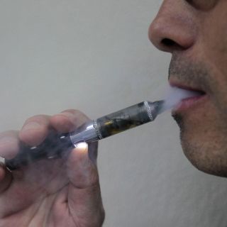 La Cofepris emite alerta sanitaria por vapeadores y cigarros electrónicos