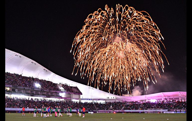 FIESTA. Fuegos artificiales durante el partido de la jornada 17 del torneo Grita México Apertura 2021 de la Liga BBVA MX. IMAGO7