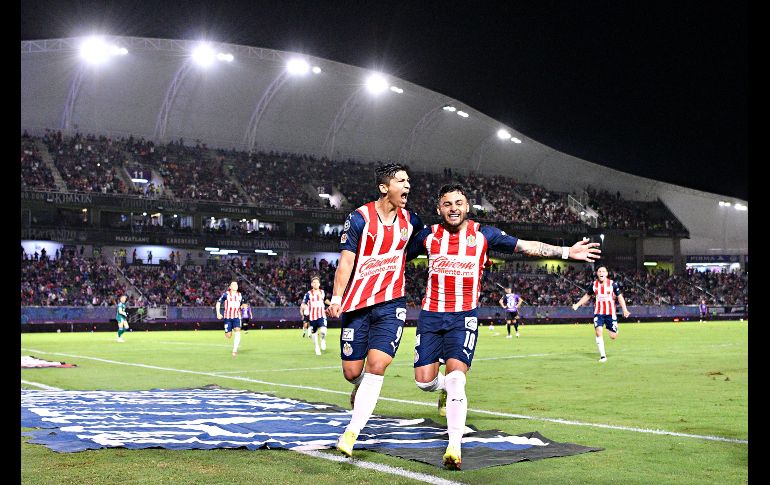 LOS NECESITAN. De la dupla Alexis Vega- Ángel Zaldívar nació el tanto del encuentro. Chivas necesitará su mejor versión para el Repechaje. IMAGO7