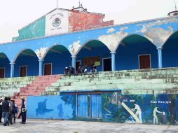 Familias completas se refugian  a las afueras de la cocina comunitaria de Mier y Terán, uno de los pueblos de San Esteban que han sufrido ataques. SUN