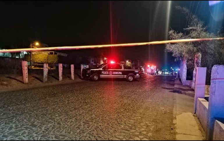 Uniformados encontraron a su arribo dos personas envueltas en llamas, una ya fallecida. ESPECIAL