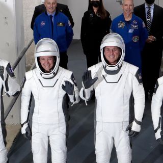 SpaceX posterga el regreso de astronautas por esta razón