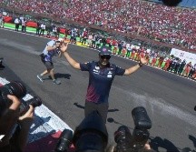 Sergio Pérez pasó por esa zona del autódromo el estadio explotó en un sonoro aplauso. ESPECIAL / F1
