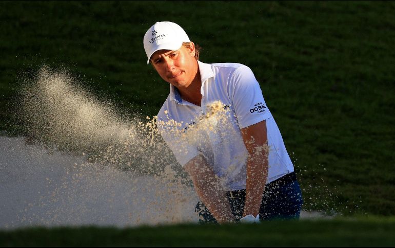 El golfista Carlos Ortiz se adjudicó el segundo lugar del Torneo Mayakoba hoy, en Playa del Carmen, Quintana Roo. AFP/M. Ehrmann