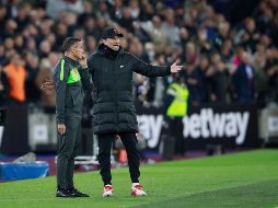 FRENADOS. Jurgen Klopp, DT del Liverpool vio ayer como su equipo cortó una racha de 25 partidos sin perder, al perder en su visita al West Ham. AP