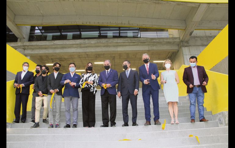 Corte de listón GENTE BIEN JALISCO/ESMERALDA ESCAMILLA