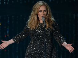 Adele reanuda el concierto hasta saber que su fan estaba bien. AFP/ARCHIVO