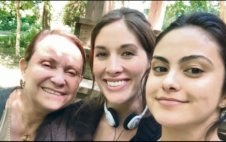 Equipo femenino. Adriana Barraza, Sara Seligman y Camila Mendes, durante el rodaje de esta cinta. Cortesía