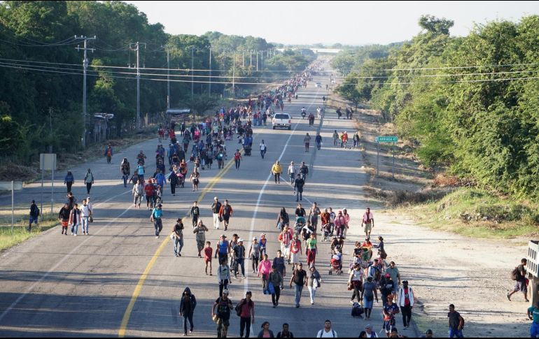 La caravana, que ya ha avanzado unos 300 kilómetros, llegó este martes a San Pedro Tapanatepec, en el Istmo de Tehuantepec de Oaxaca. EFE / D. Ricardez