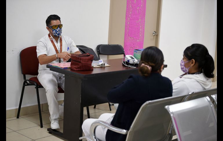 El personal de la clínica también se integra por personas de la comunidad trans. AFP / A. ESTRELLA