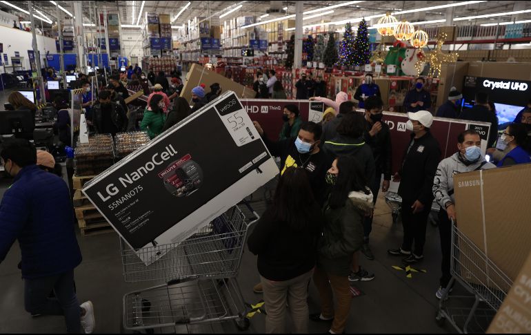 El Buen Fin 2021 arrancó este miércoles 10 de noviembre y permanecerá hasta el próximo día 16 y según aseguran los comercios participantes se ofrecen los siete días más baratos del año. EFE / C. Ramírez