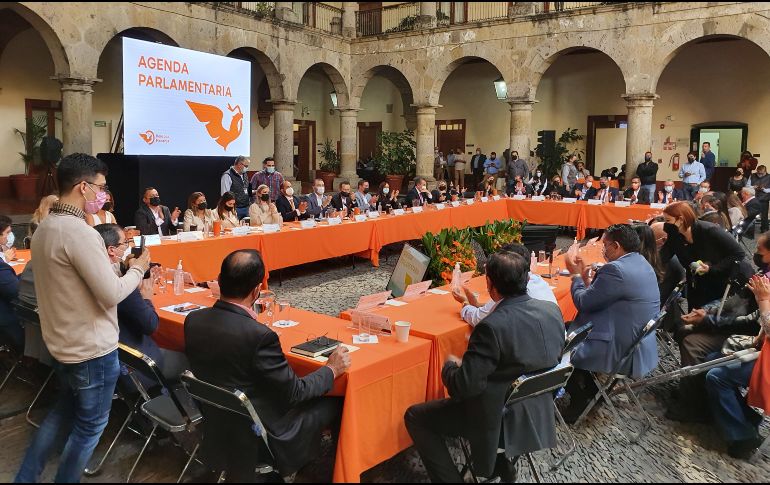 Quirino Velázquez informa que los y las diputadas cooperaron con mil pesos de su bolsa para solventar los gastos, pues aún no hay recursos autorizados para que los legisladores organicen eventos especiales. EL INFORMADOR / R. Rvias