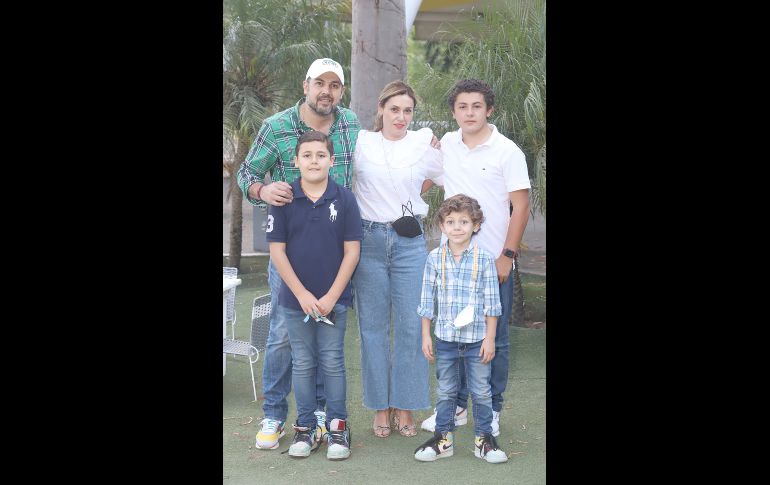 Fernando Munguía, Adriana Moreno, Jorge, Fer y Adrián Munguía GENTE BIEN JALISCO/CLAUDIO JIMENO