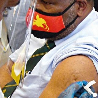 Covid-19: por qué la mayoría los habitantes de Papúa Nueva Guinea tienen pavor a las vacunas (y qué tiene que ver el fin del mundo con ello)