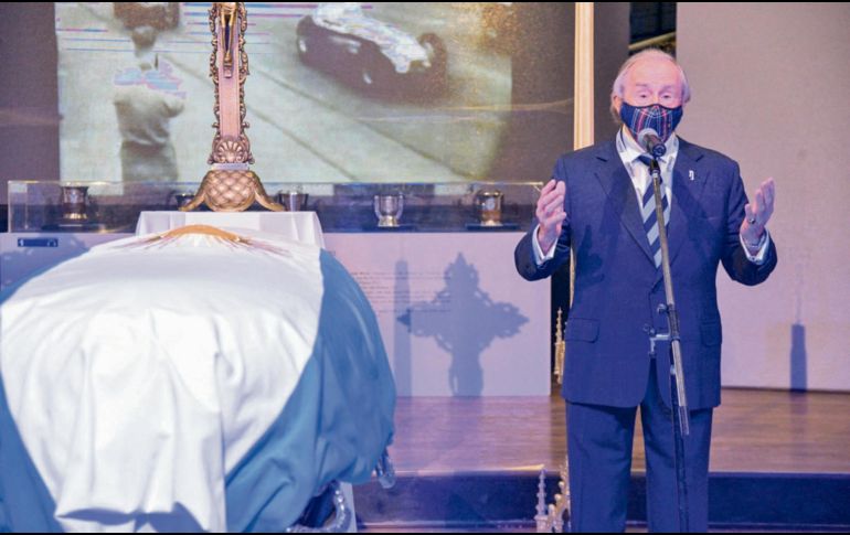 Admirador.El ex piloto escoces Jackie Stewart dio un discurso ayer para recordar a su ídolo Juan Manuel Fangio. AFP