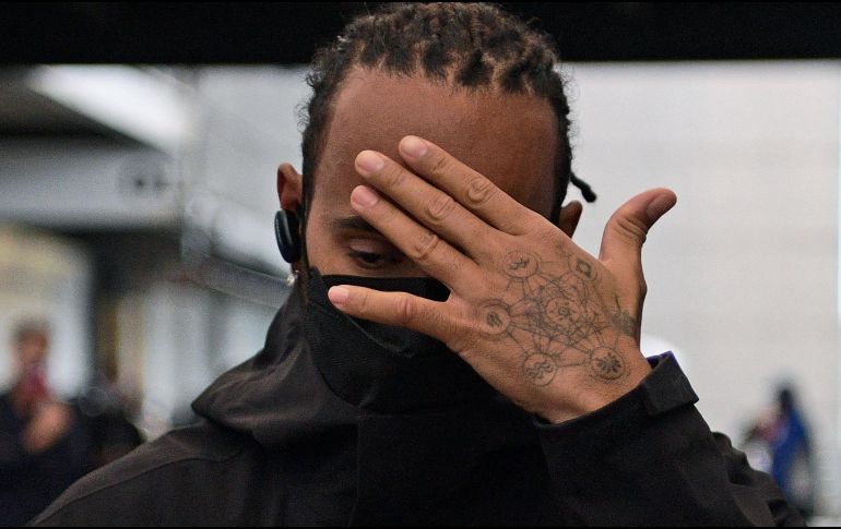 Hamilton será sancionado con una penalidad de cinco puestos en la parrilla de salida ante un posible cambio de motor en su automóvil. AFP / C. De Souza