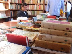 Entre las actividades, los asistentes podrán disfrutar de presentaciones de libros, conferencias, talleres de cuentacuentos y cartoneros, ponencias, obras de teatro y shows musicales, además de la venta de ejemplares. EL INFORMADOR / ARCHIVO