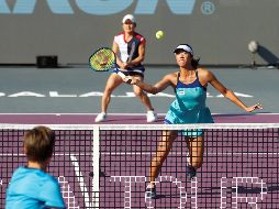 Las niponas fueron quienes demostraron mayor eficacia en la cancha del Estadio Akron de Tenis y conquistaron los dos sets. EFE/F. GUASCO