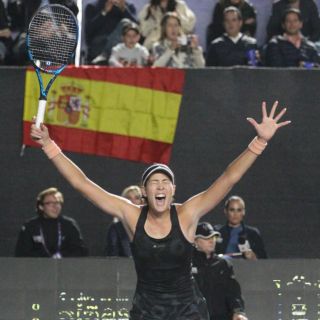 AKRON WTA Finals: Victoria con sabor a revancha para Muguruza